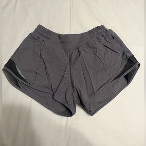 Lululemon Hotty Hot Short 2.5” Size 4